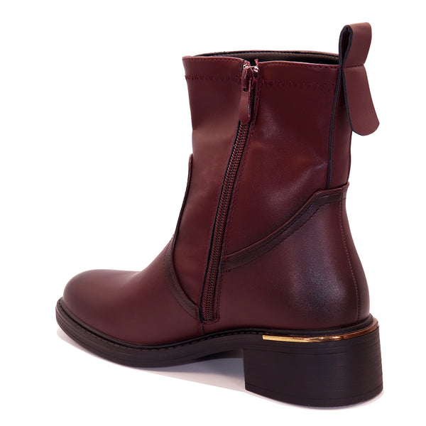 Bottine moderne à talon orné et fermeture latérale